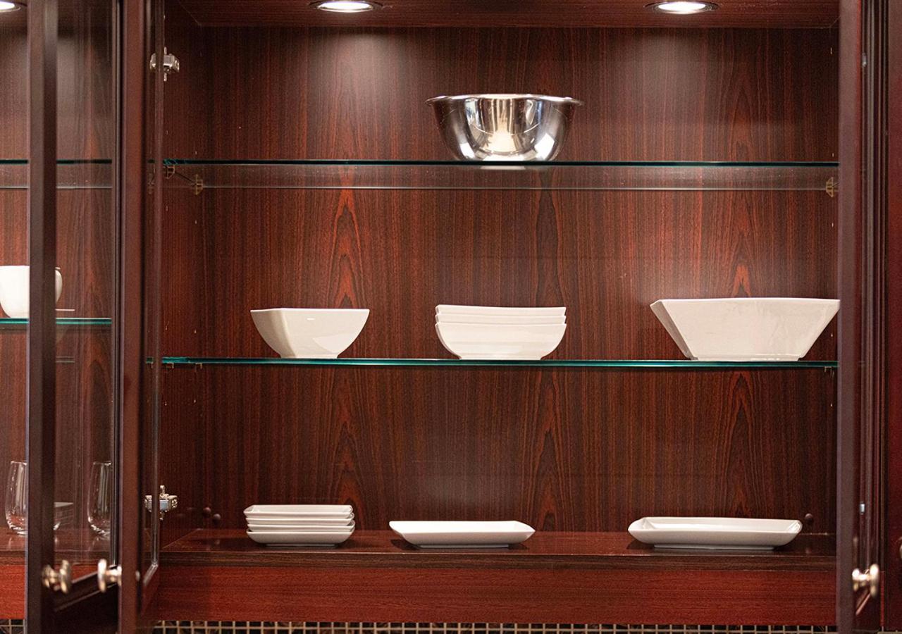 Luxury 1-bedroom Apartment, 5 Min To Mall Apartment *