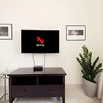 Luxury 1-Bedroom Apartment, 5 Min To Dubai Mall