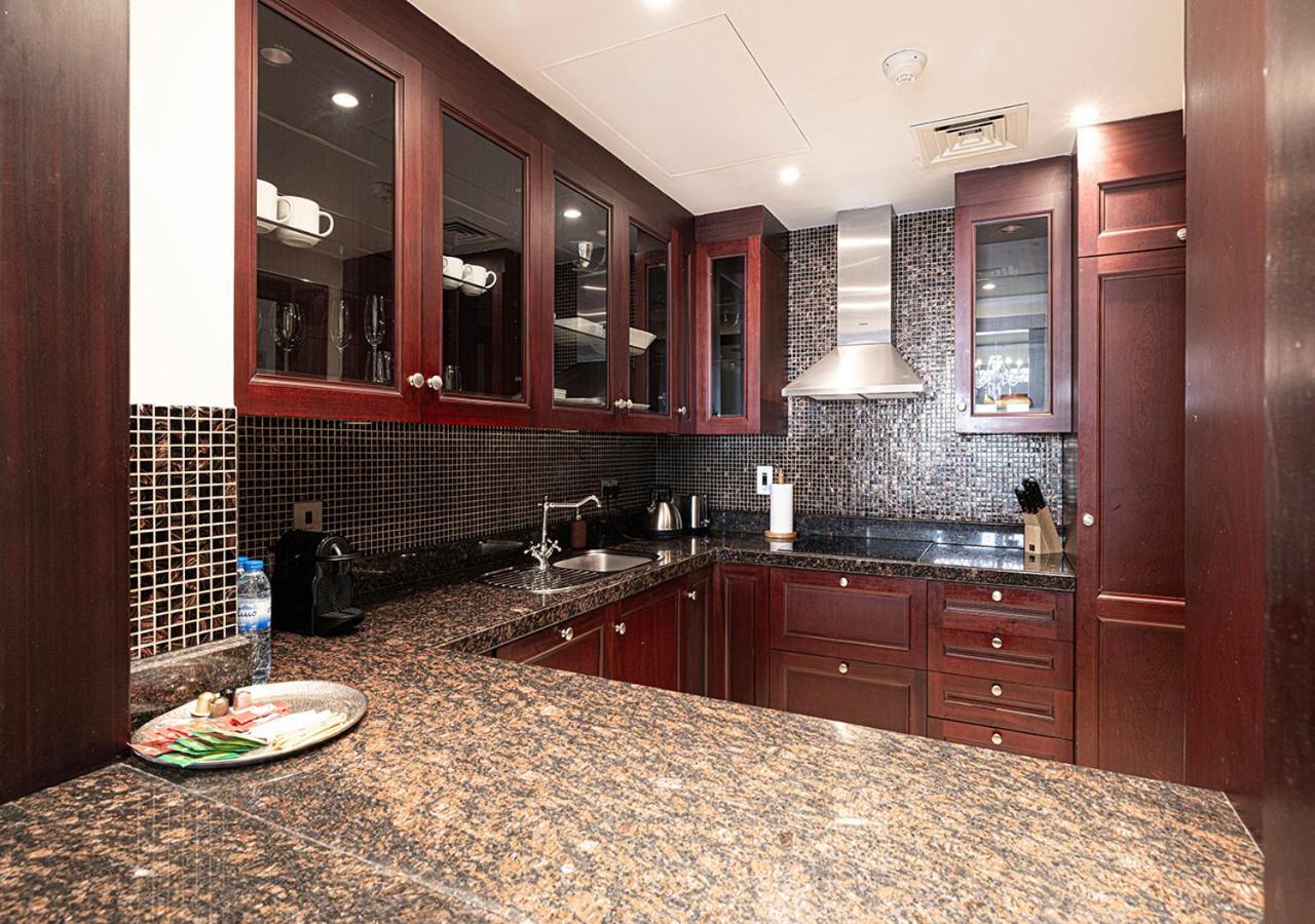 Luxury 1-bedroom Apartment, 5 Min To Mall Apartment *