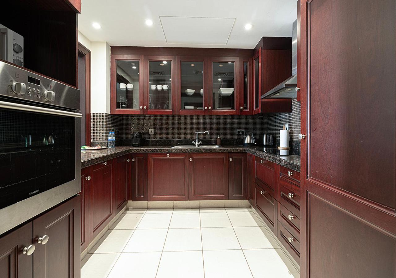 Luxury 1-bedroom Apartment, 5 Min To Mall