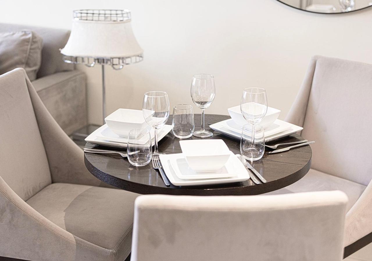 Apartment Luxury 1-bedroom Apartment, 5 Min To Mall